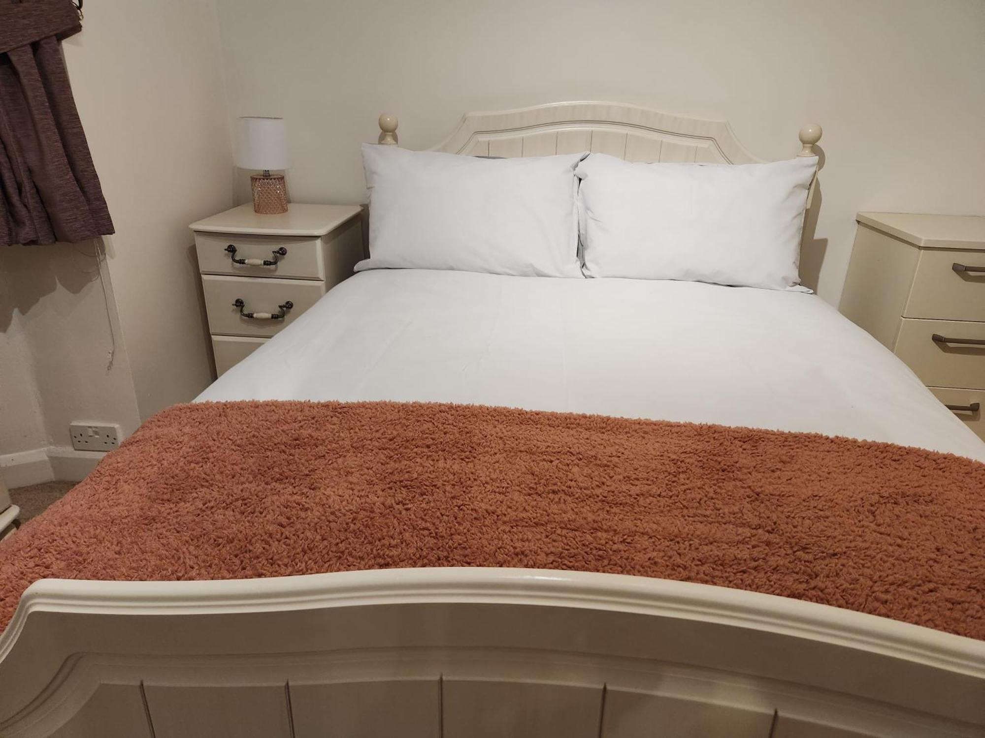 Elmdon House With 4 Spacious Bedrooms To Choose Birmingham Eksteriør bilde
