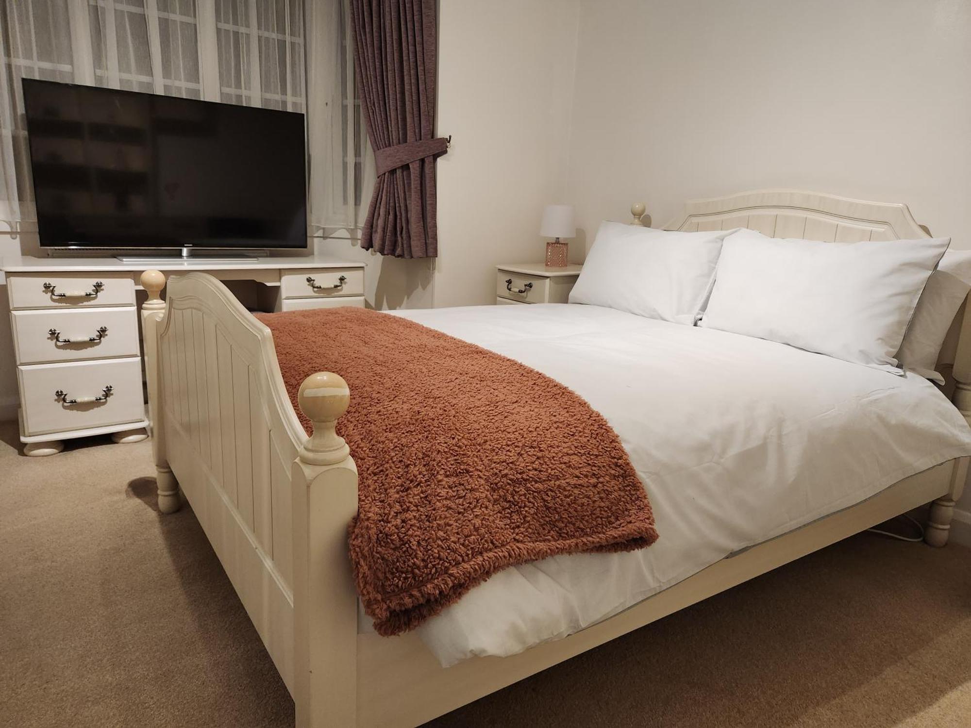 Elmdon House With 4 Spacious Bedrooms To Choose Birmingham Eksteriør bilde
