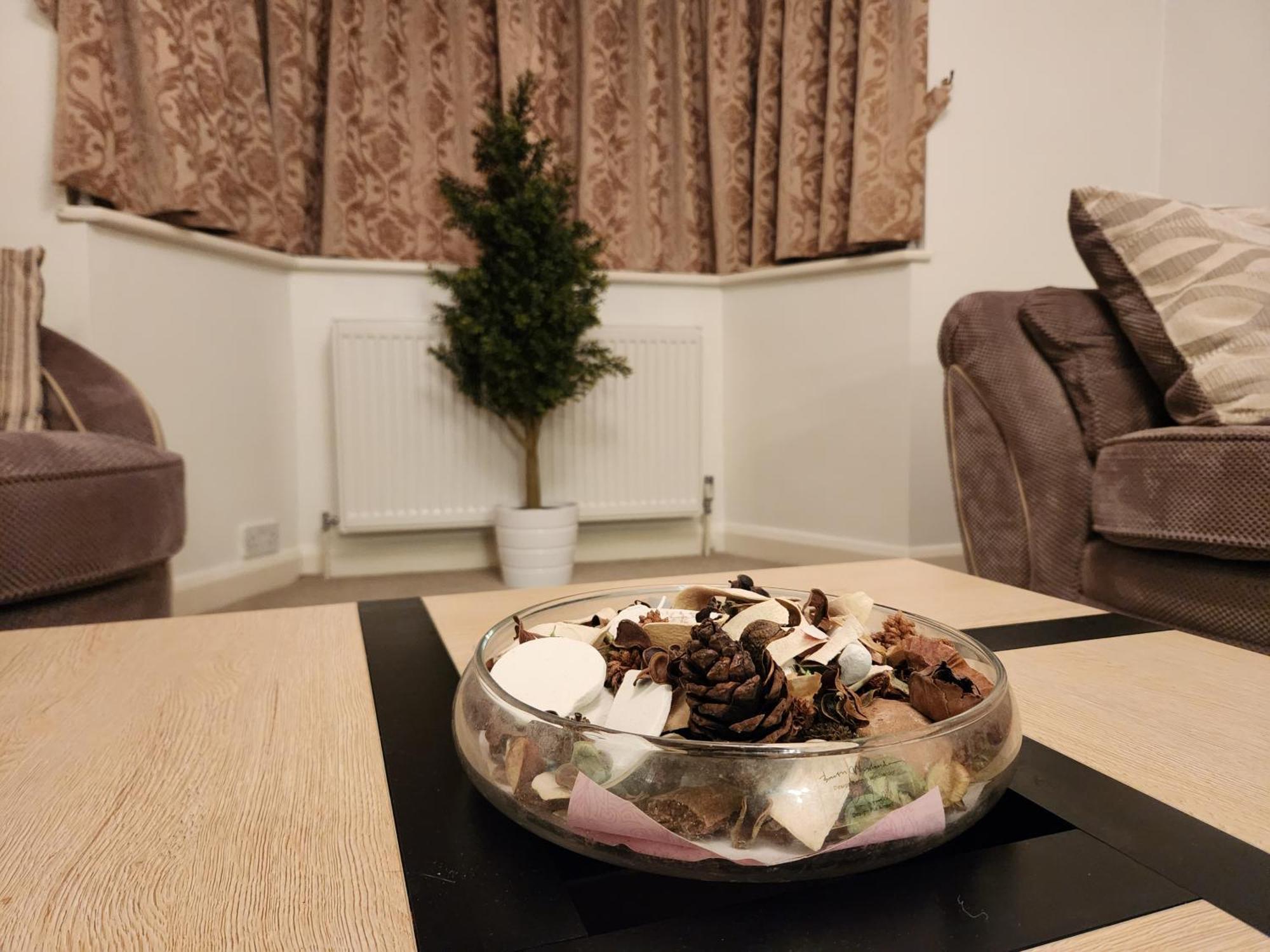 Elmdon House With 4 Spacious Bedrooms To Choose Birmingham Eksteriør bilde