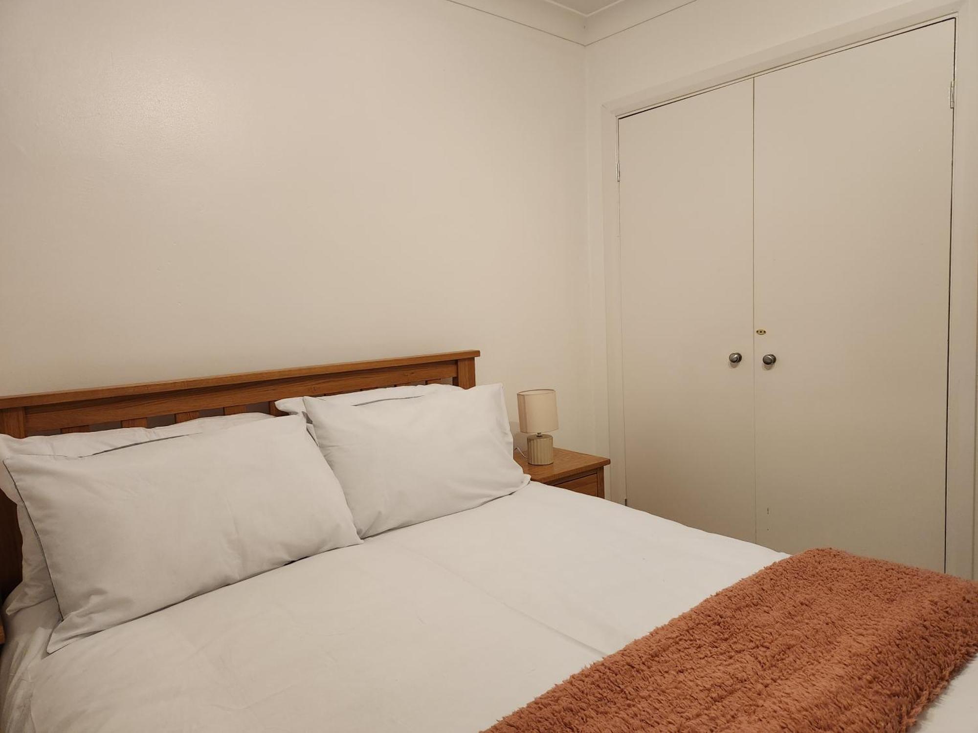 Elmdon House With 4 Spacious Bedrooms To Choose Birmingham Eksteriør bilde