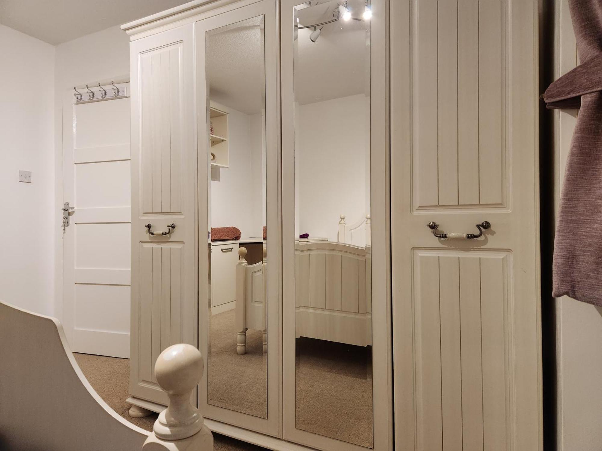 Elmdon House With 4 Spacious Bedrooms To Choose Birmingham Eksteriør bilde