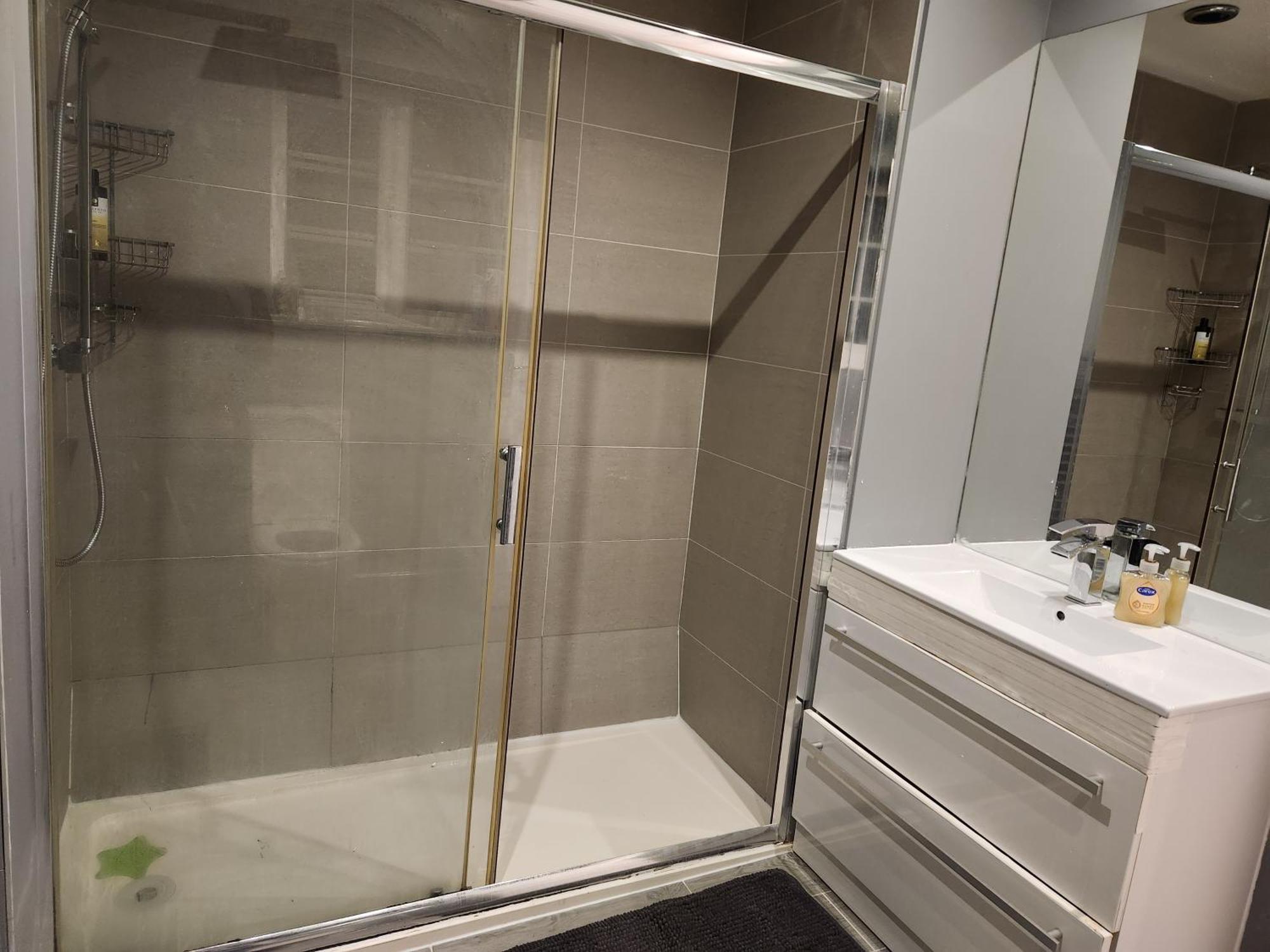 Elmdon House With 4 Spacious Bedrooms To Choose Birmingham Eksteriør bilde