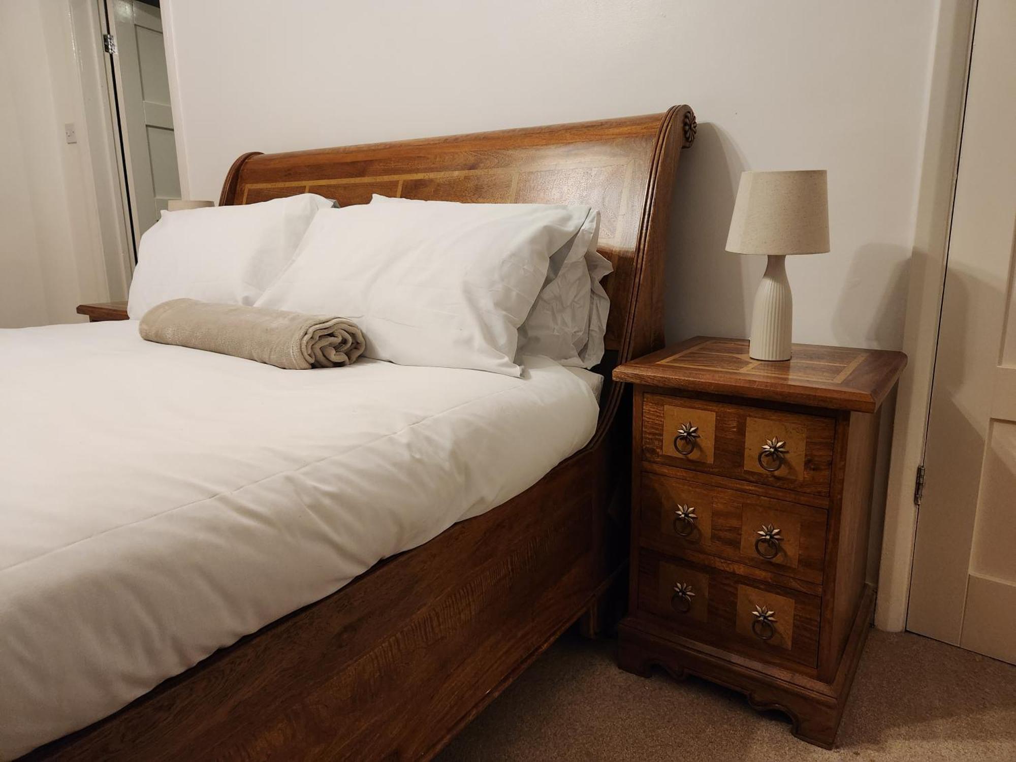 Elmdon House With 4 Spacious Bedrooms To Choose Birmingham Eksteriør bilde