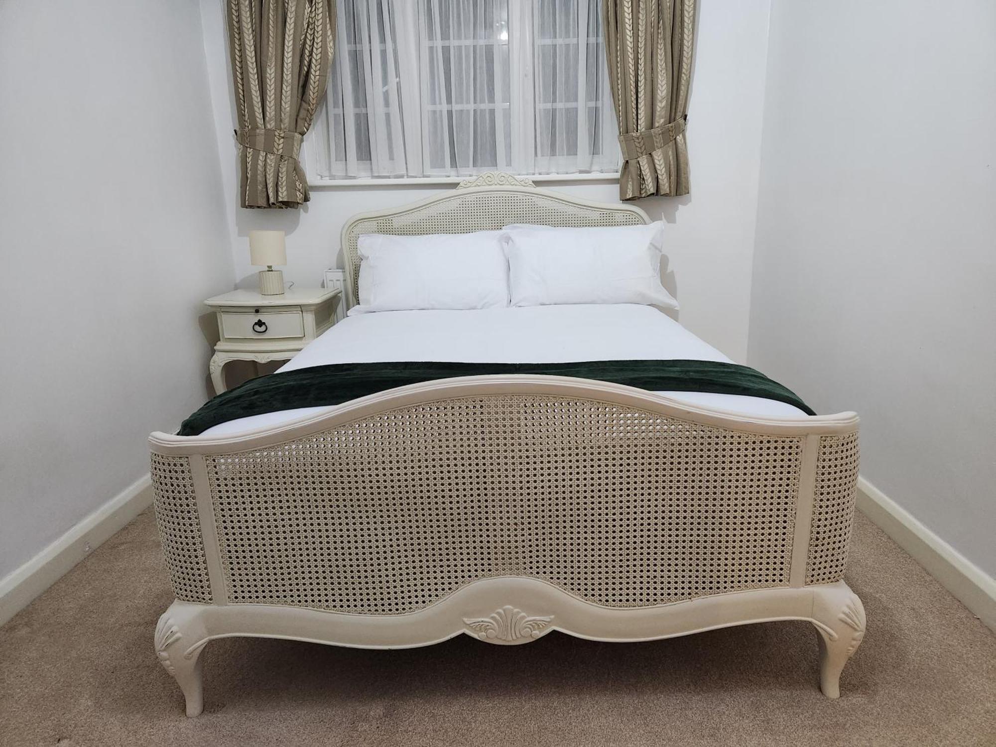 Elmdon House With 4 Spacious Bedrooms To Choose Birmingham Eksteriør bilde
