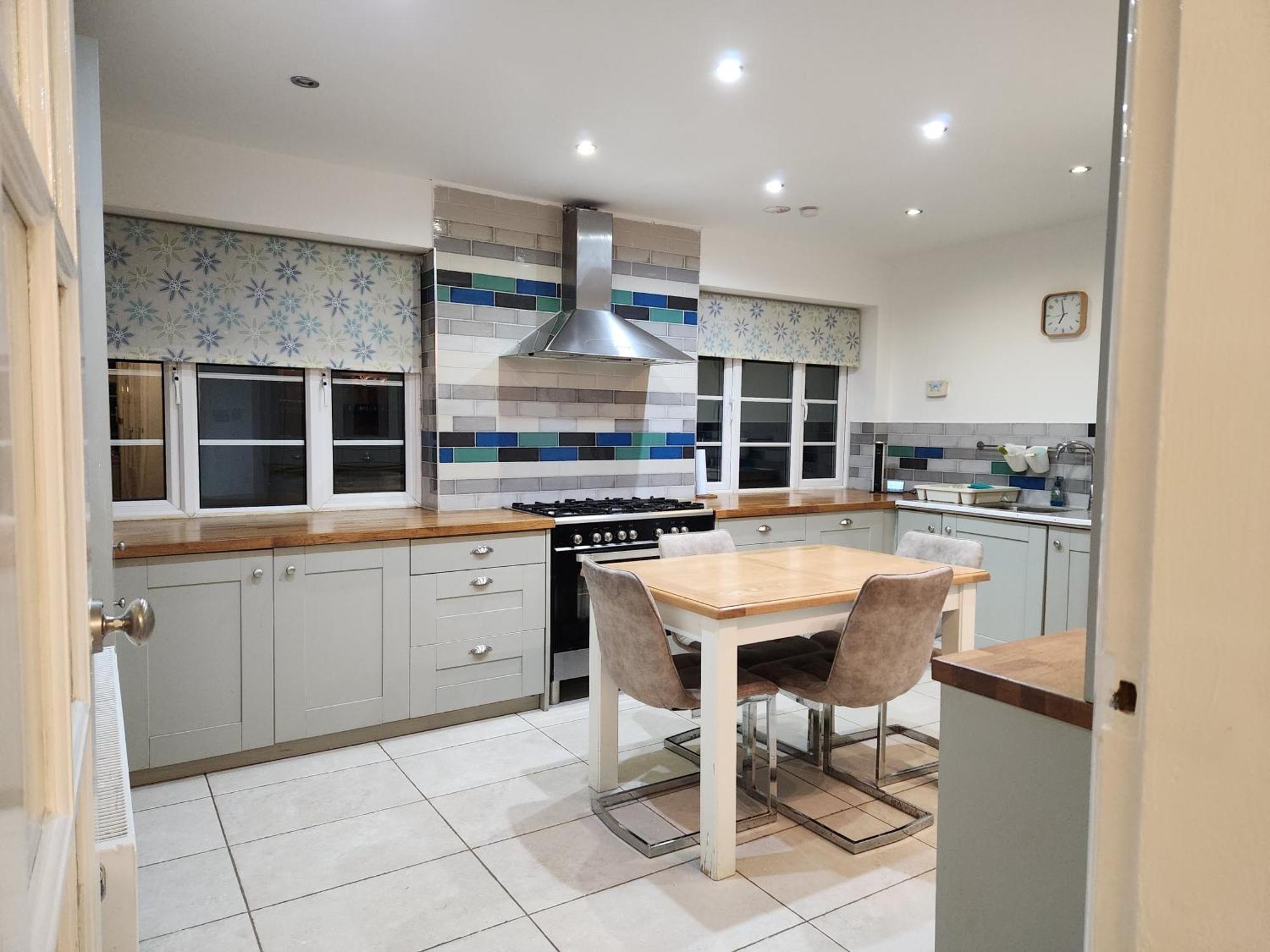 Elmdon House With 4 Spacious Bedrooms To Choose Birmingham Eksteriør bilde