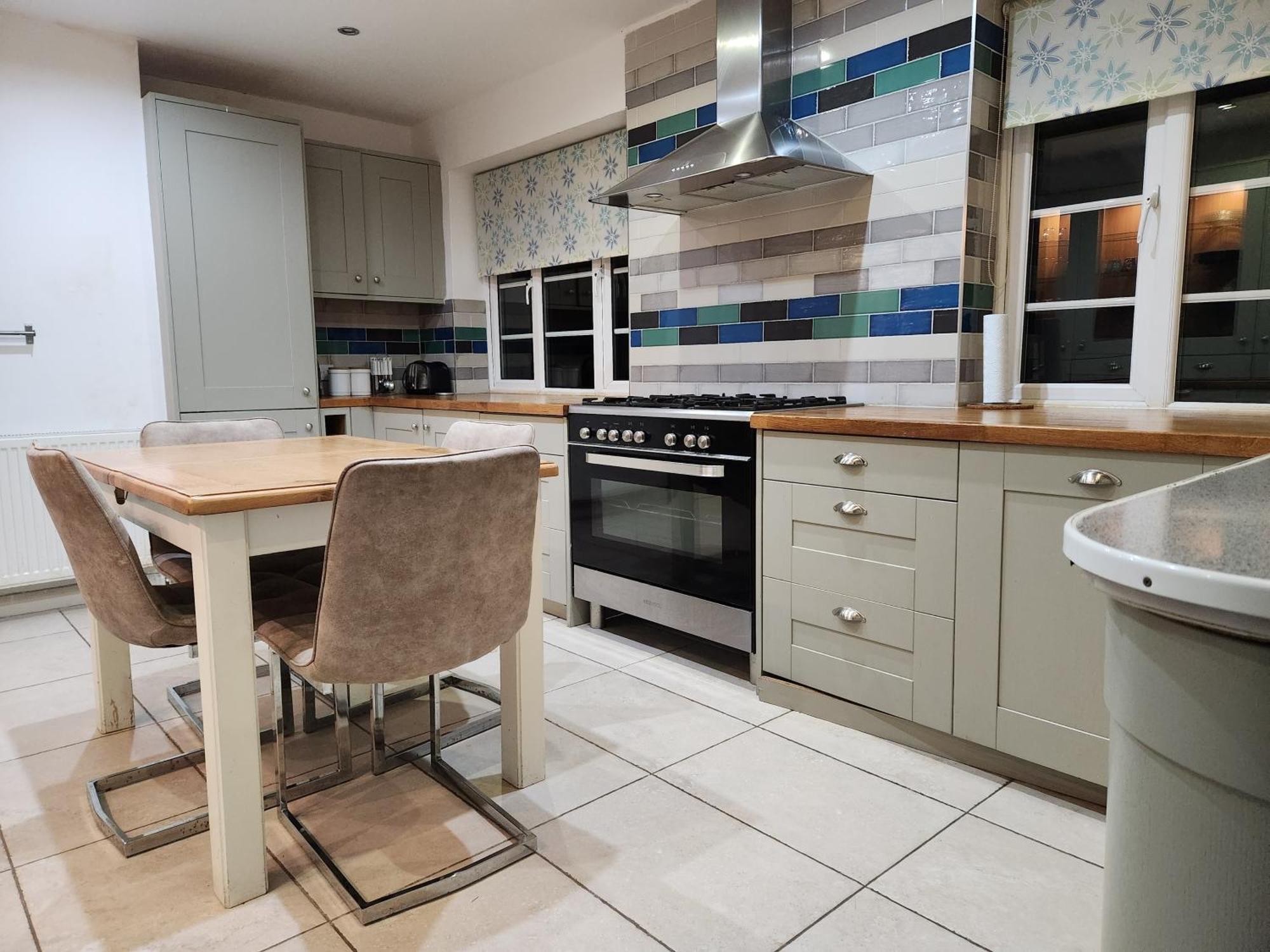 Elmdon House With 4 Spacious Bedrooms To Choose Birmingham Eksteriør bilde