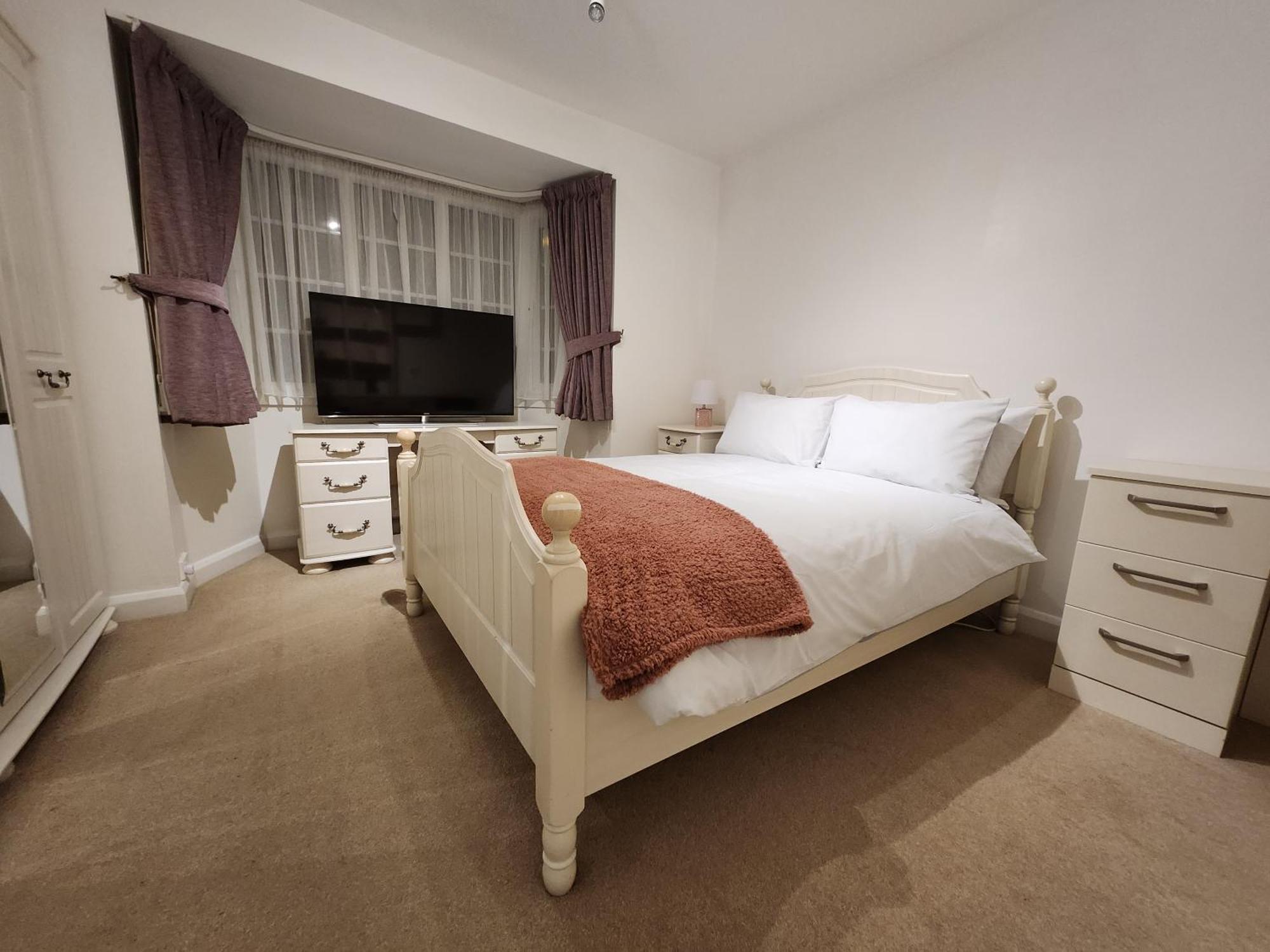 Elmdon House With 4 Spacious Bedrooms To Choose Birmingham Eksteriør bilde