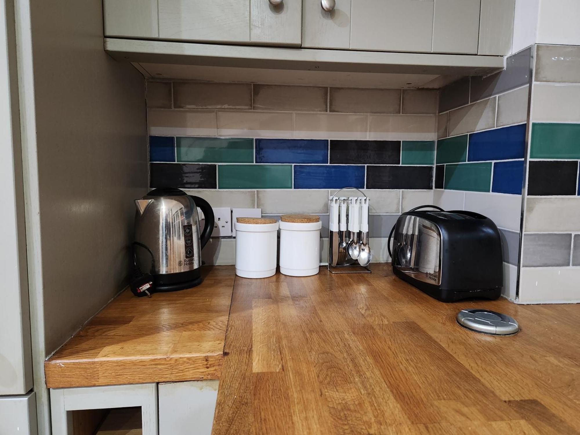 Elmdon House With 4 Spacious Bedrooms To Choose Birmingham Eksteriør bilde