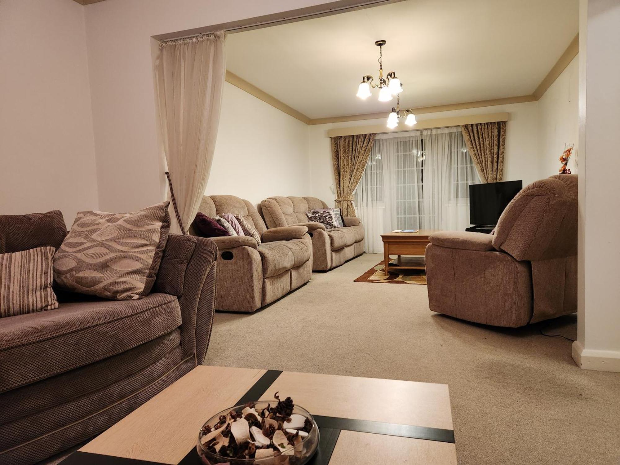Elmdon House With 4 Spacious Bedrooms To Choose Birmingham Eksteriør bilde