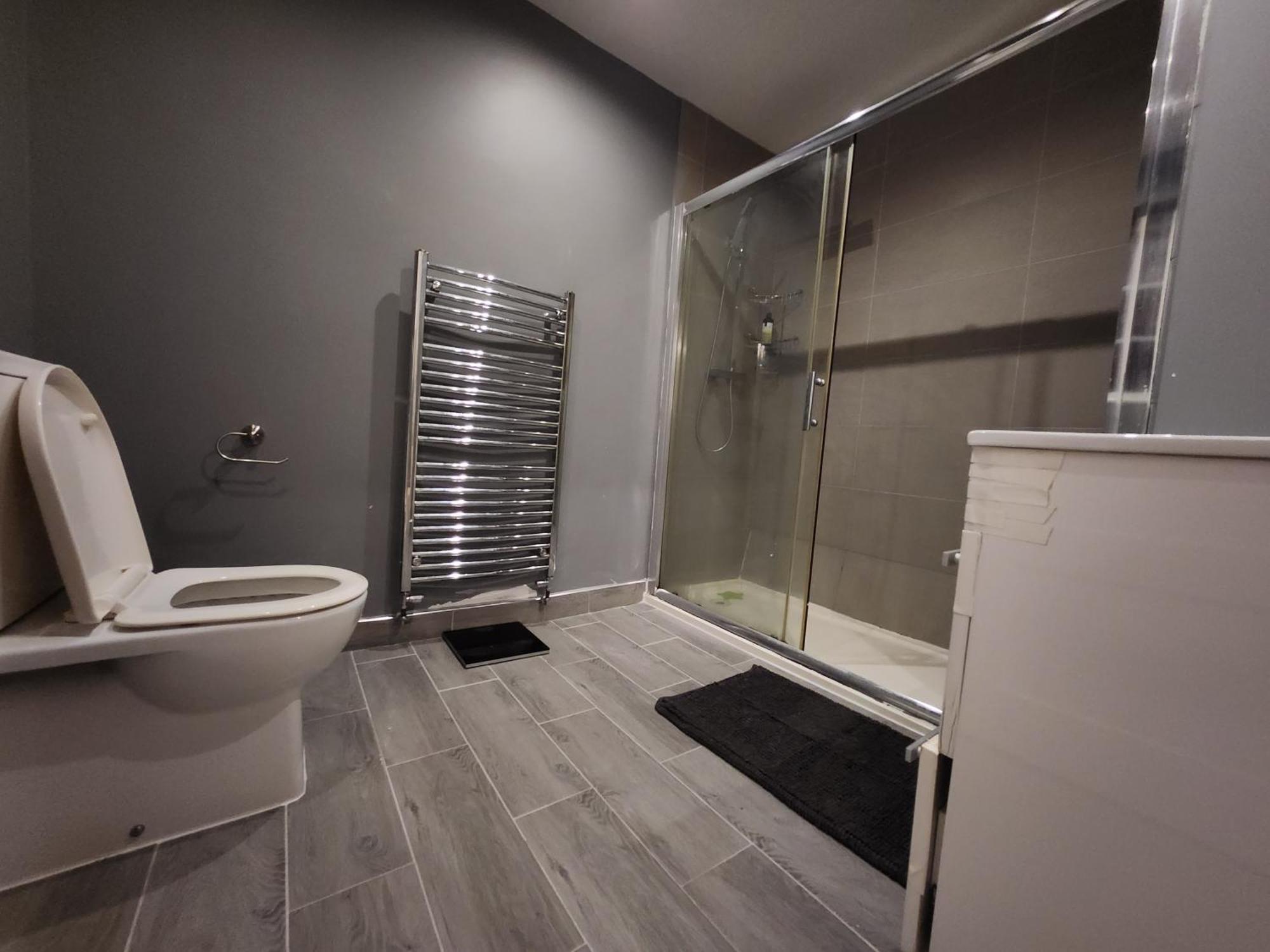Elmdon House With 4 Spacious Bedrooms To Choose Birmingham Eksteriør bilde